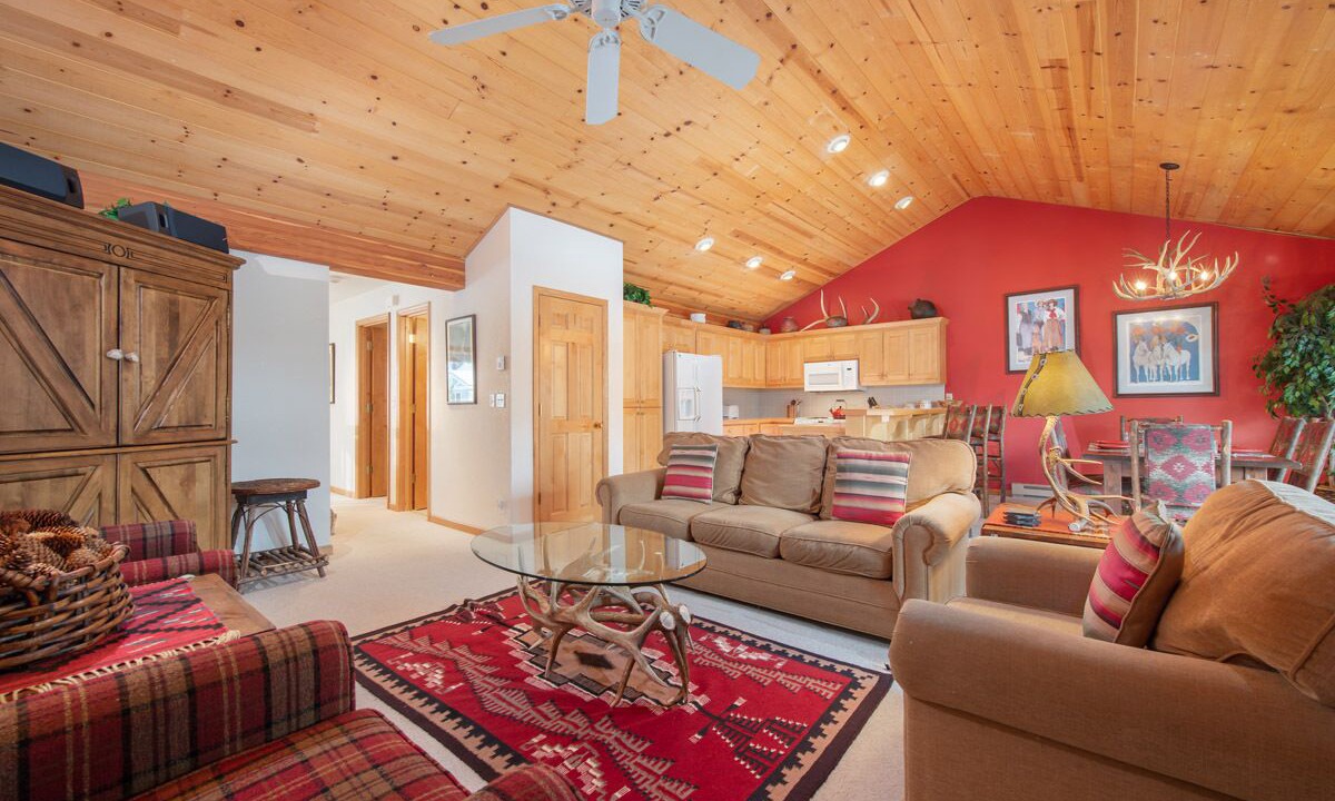 Photo of Livingroom in Teton Pines