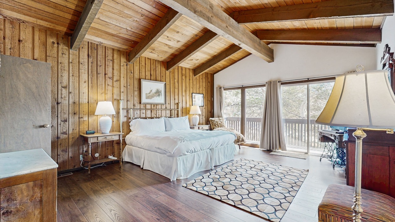 Photo of Bedroom in Mountain Valley