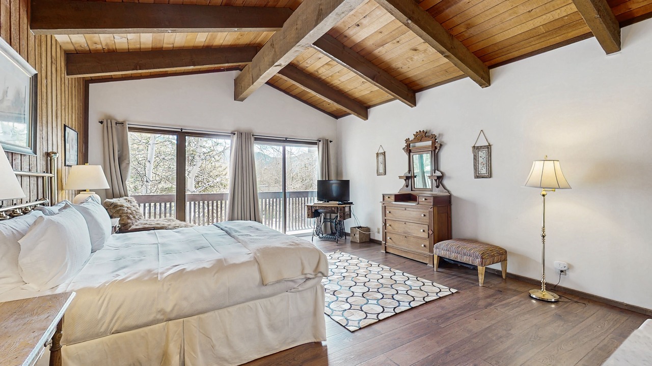 Photo of Bedroom in Mountain Valley