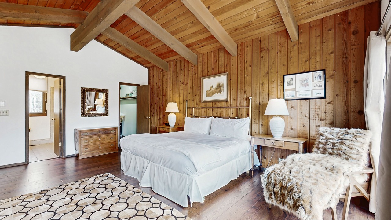 Photo of Bedroom in Mountain Valley