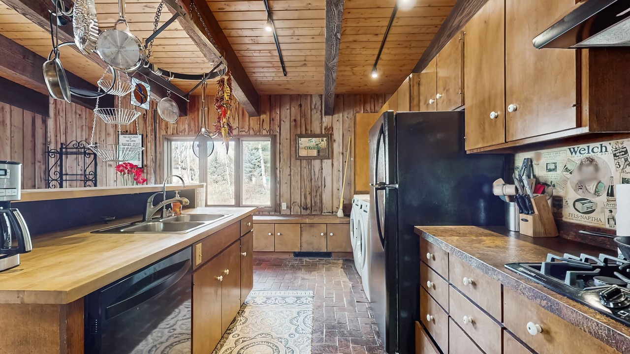 Photo of Kitchen in Mountain Valley