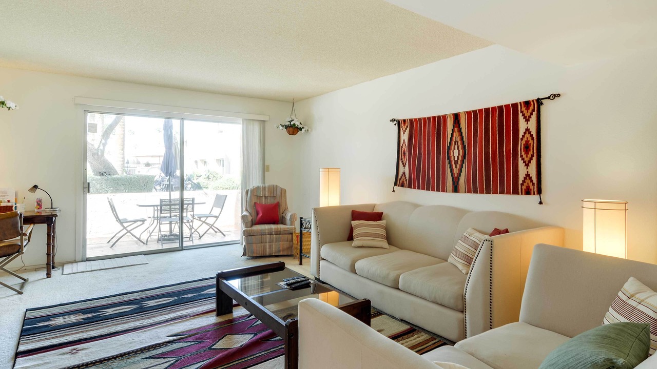 Photo of Livingroom in Fountain of the Sun