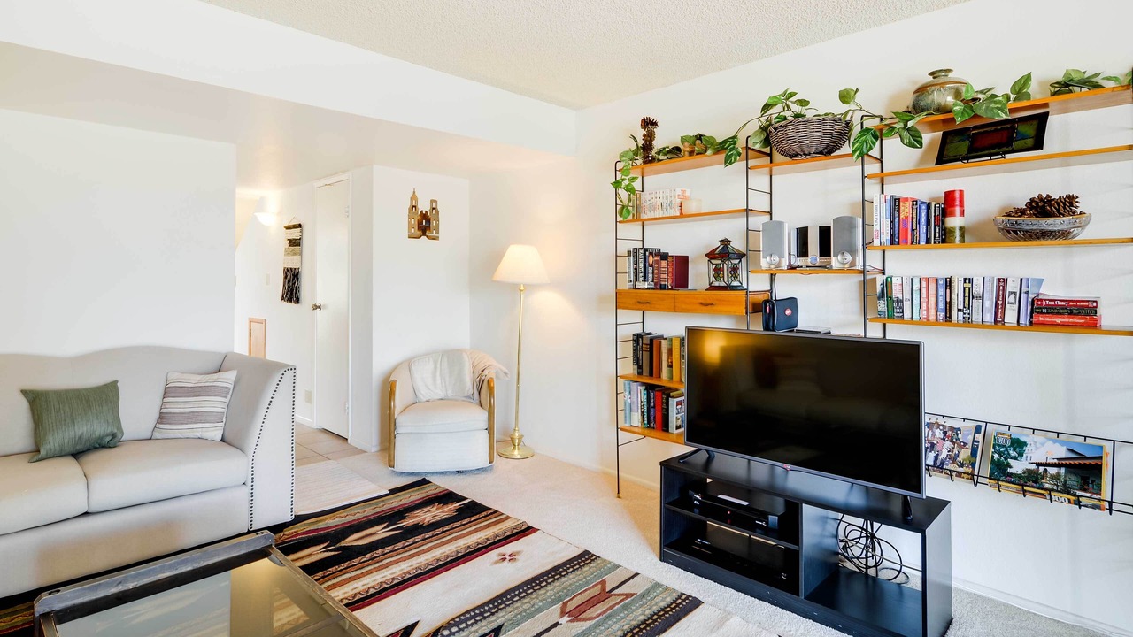Photo of Livingroom in Fountain of the Sun