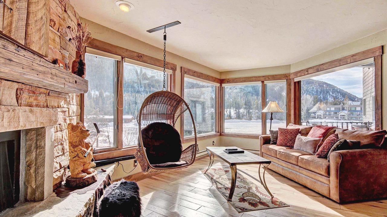 Photo of Livingroom in Lakeside Village