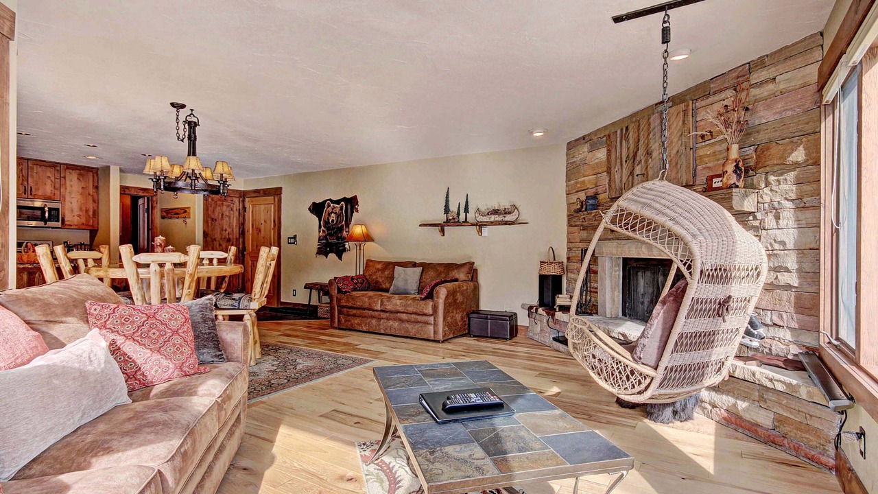Photo of Livingroom in Lakeside Village