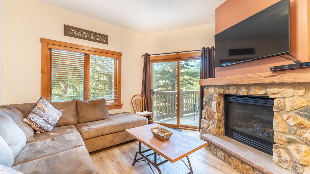 Photo of Livingroom in River Run