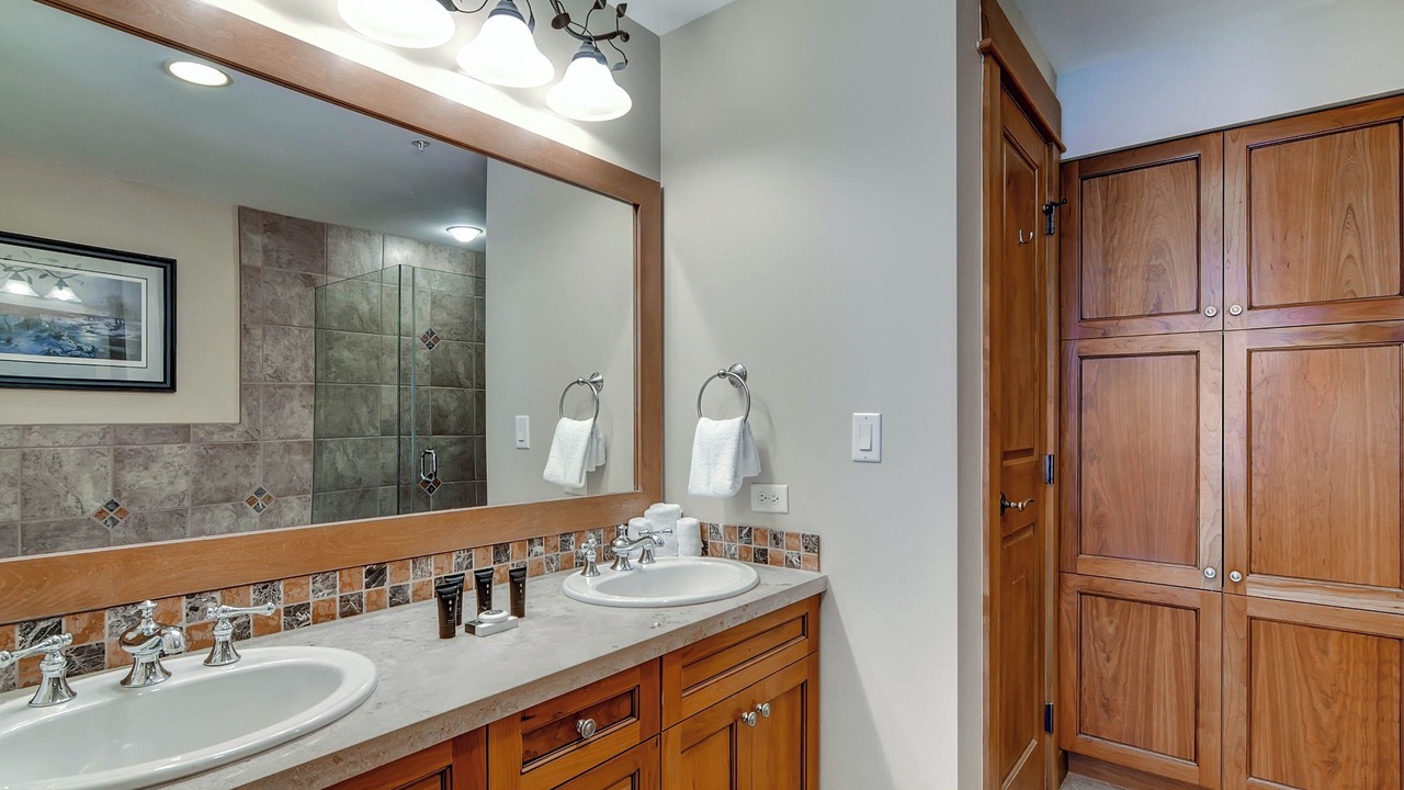Photo of Bathroom in River Run