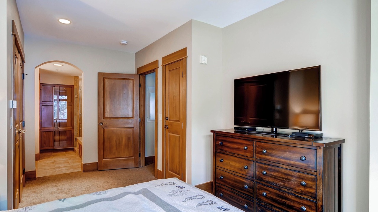 Photo of Bedroom in River Run