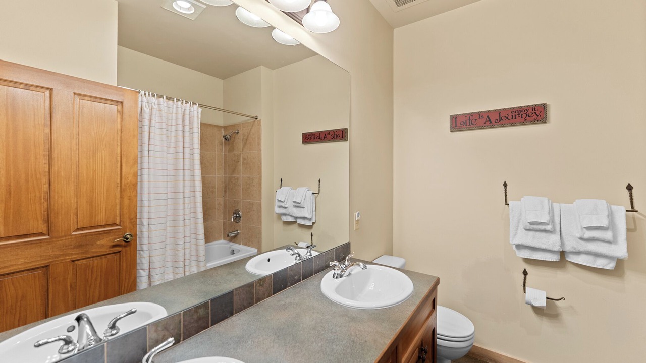 Photo of Bathroom in River Run