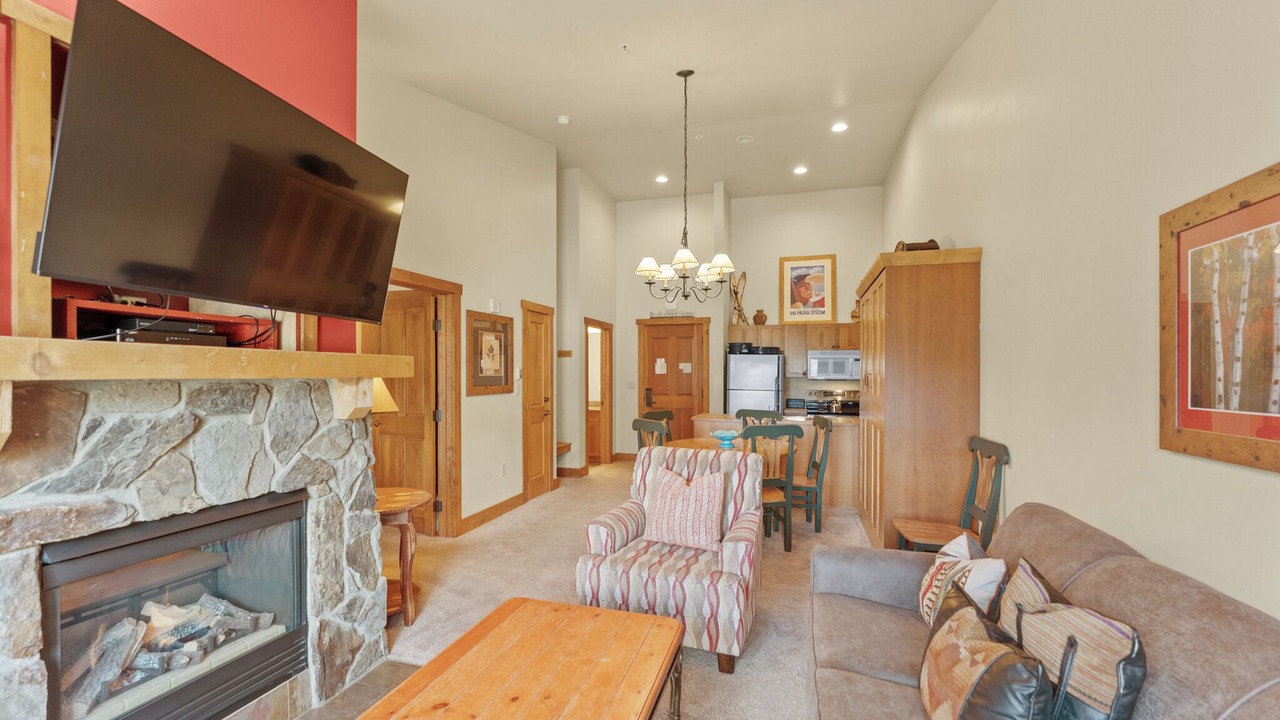 Photo of Livingroom in River Run
