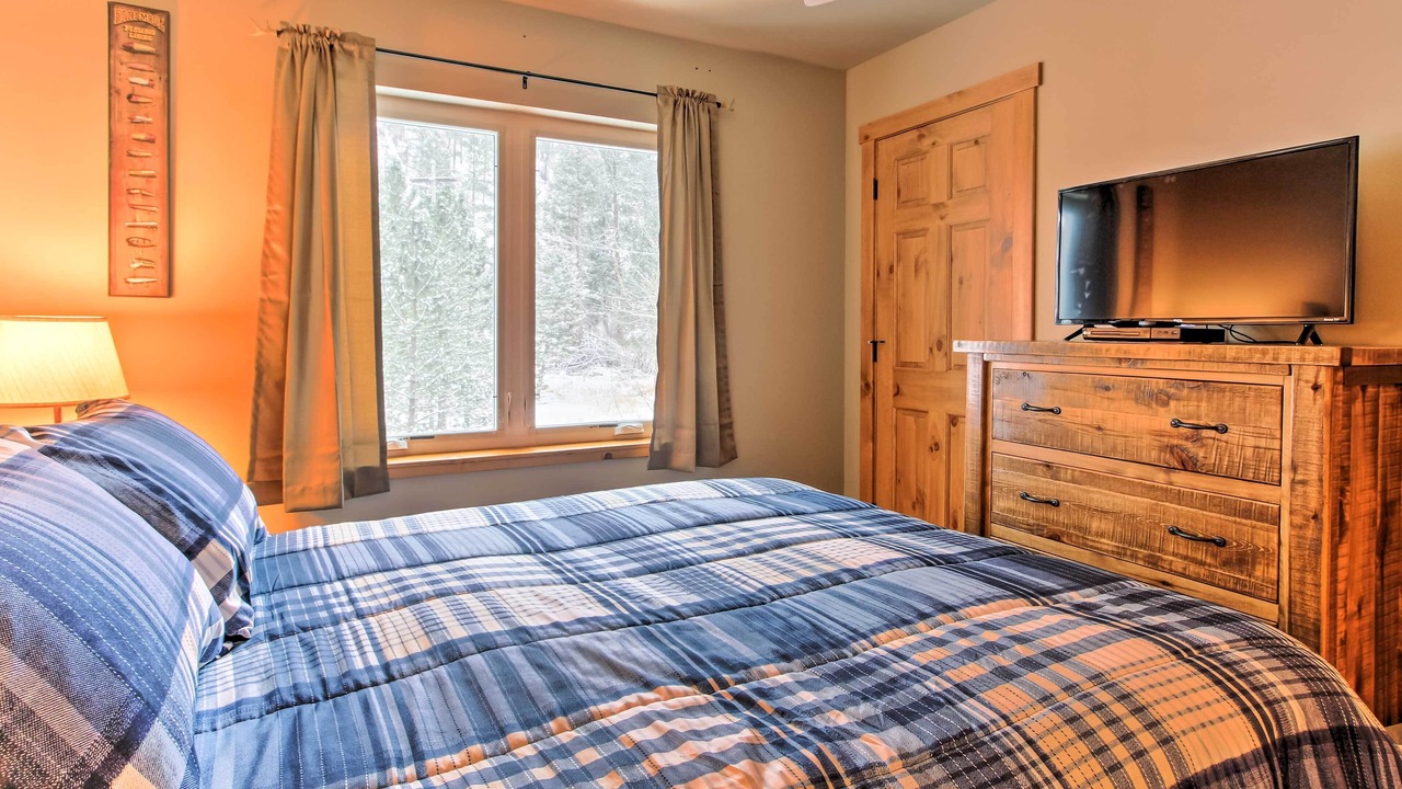 Photo of Bedroom in Drake