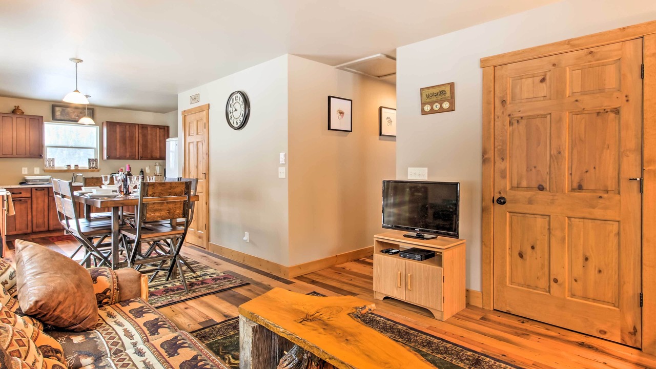 Photo of Livingroom in Drake