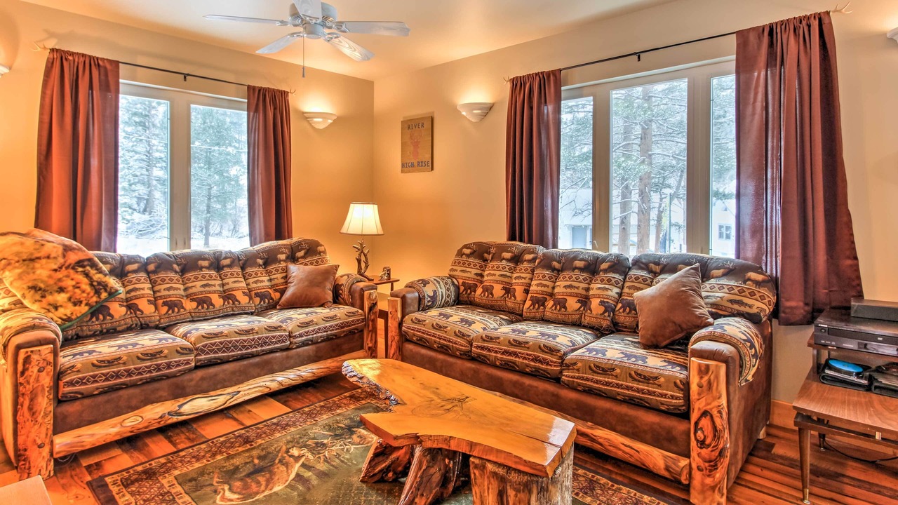 Photo of Livingroom in Drake