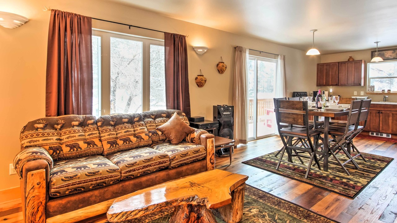 Photo of Livingroom in Drake