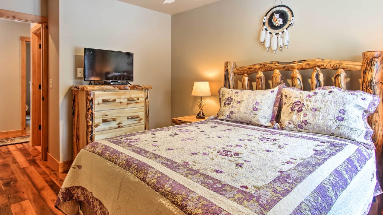Photo of Bedroom in Drake
