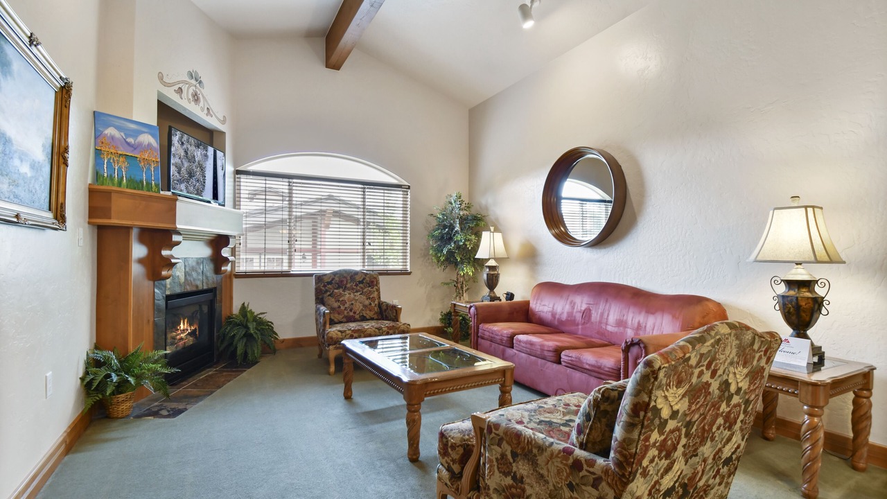 Photo of Livingroom in Midway