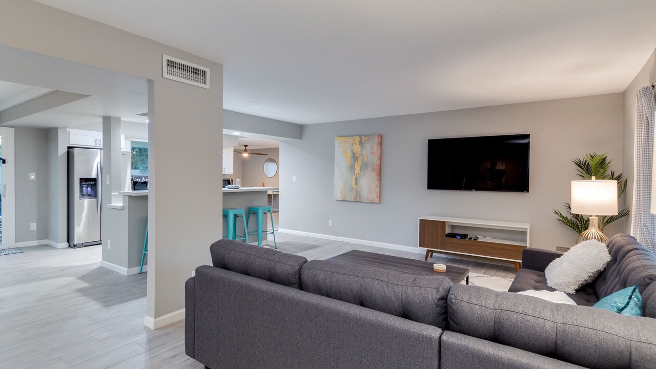 Photo of Livingroom in Raskin Estates