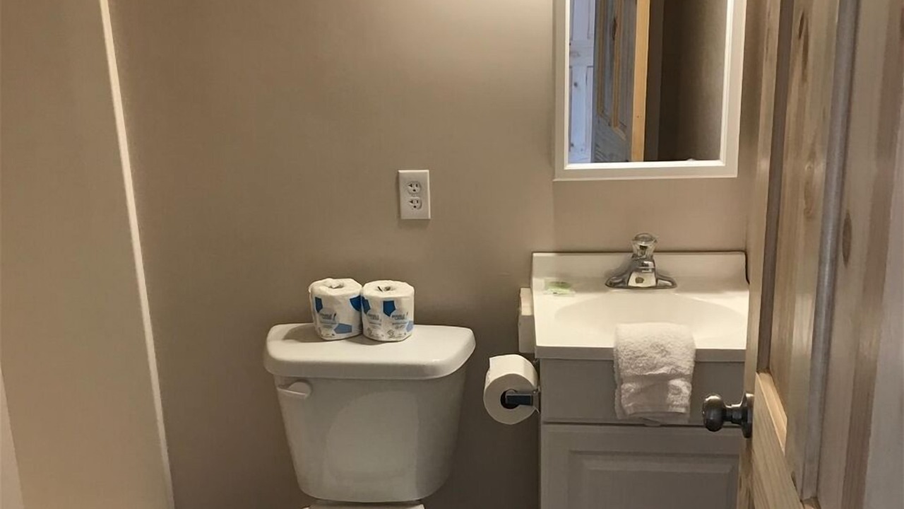 Photo of Bathroom in Meadow View Heights