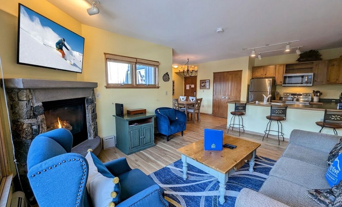Photo of Livingroom in River Run