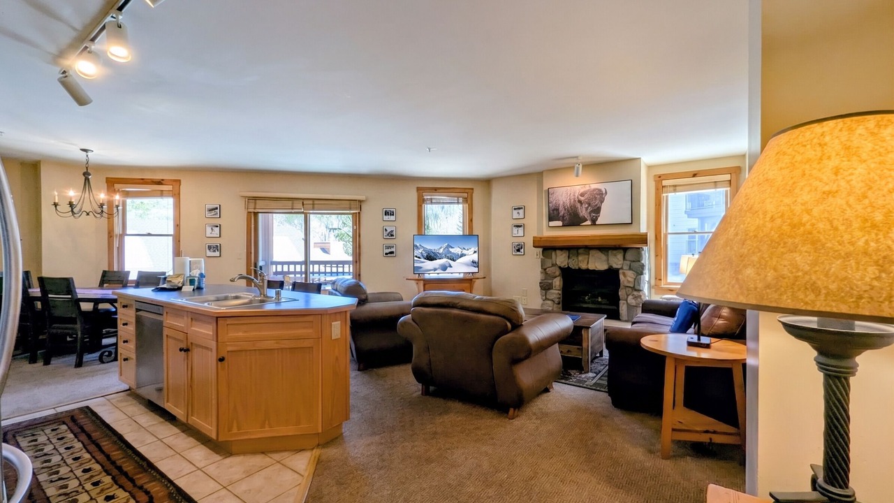 Photo of Livingroom in River Run