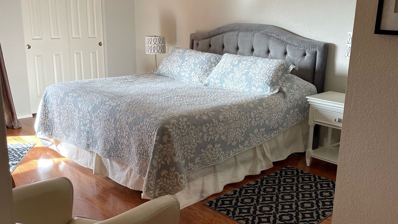 Photo of Bedroom in Paradise Valley Village