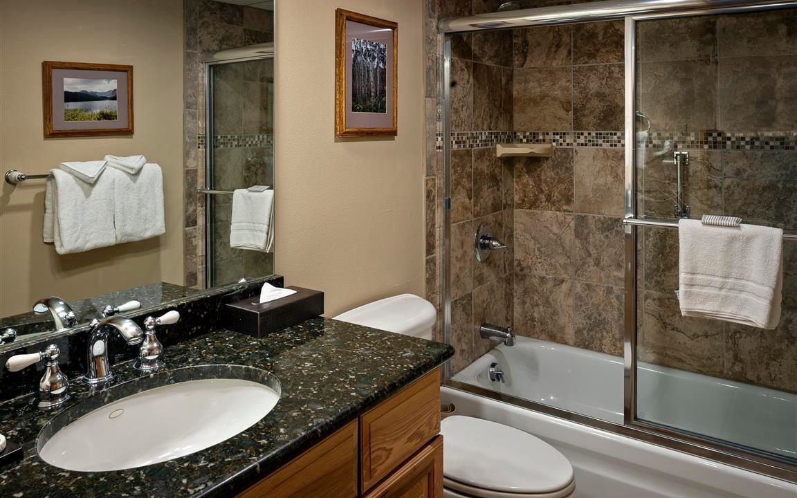 Photo of Bathroom in Four O'Clock