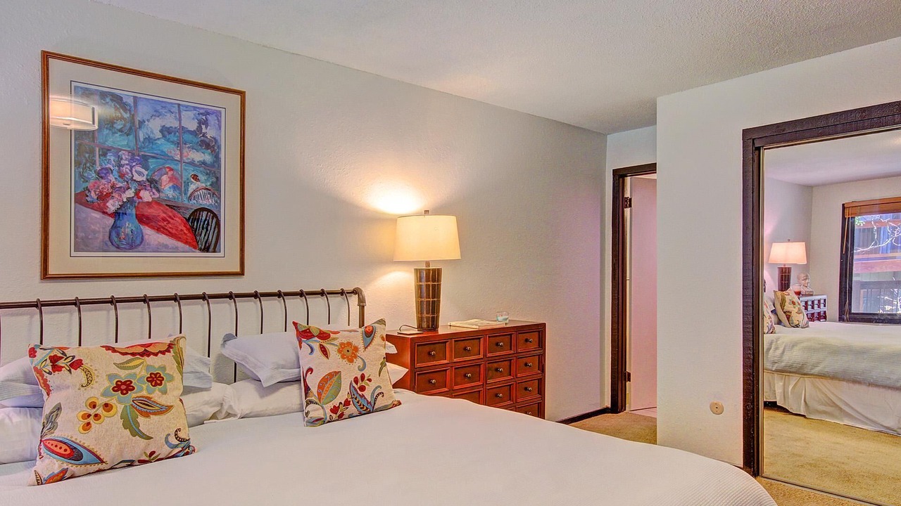 Photo of Bedroom in Peak 9