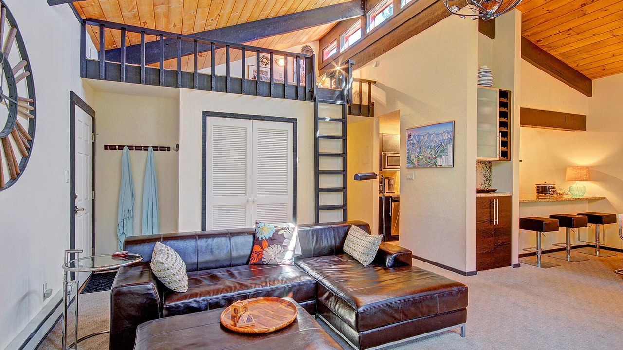 Photo of Bedroom in Peak 9