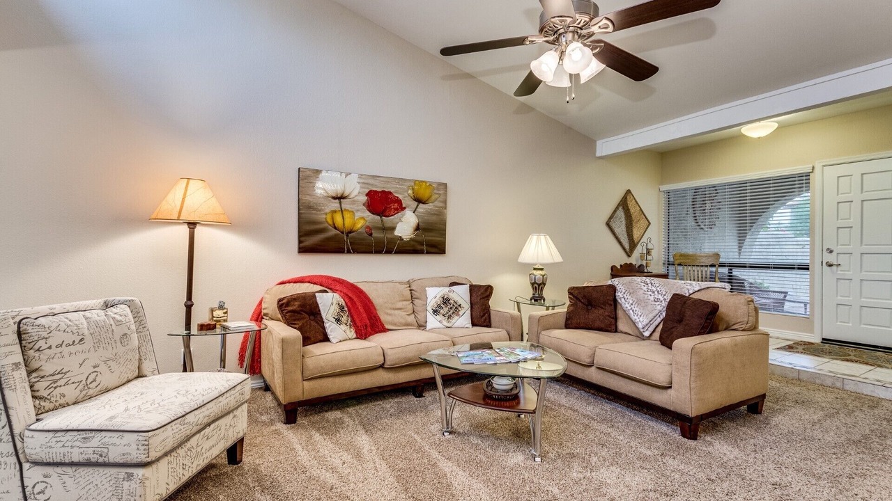Photo of Livingroom in Alta Mesa