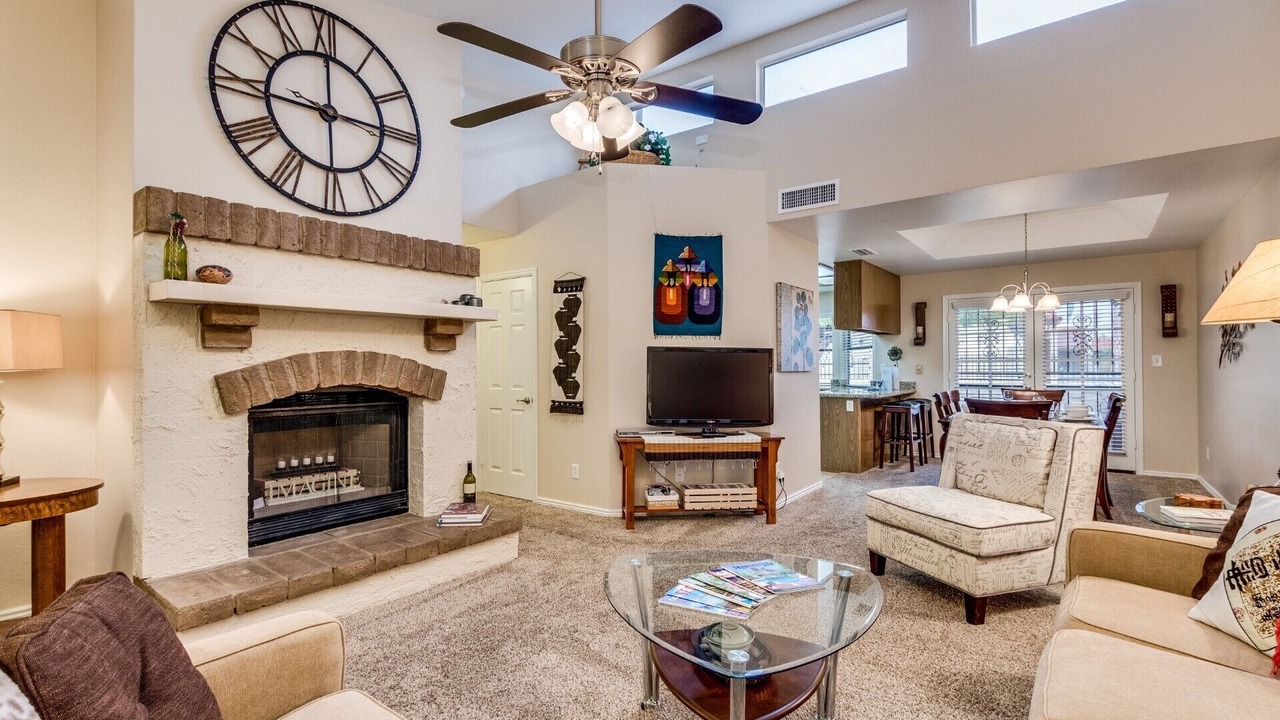 Photo of Livingroom in Alta Mesa