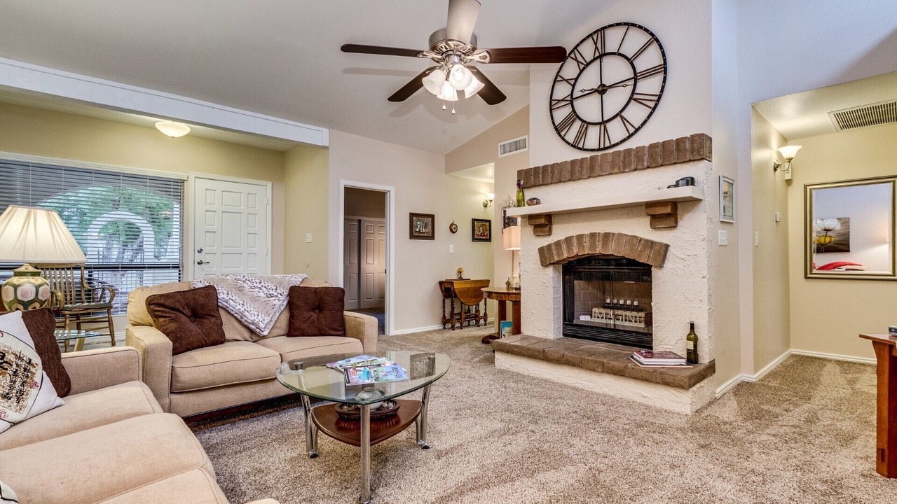 Photo of Livingroom in Alta Mesa