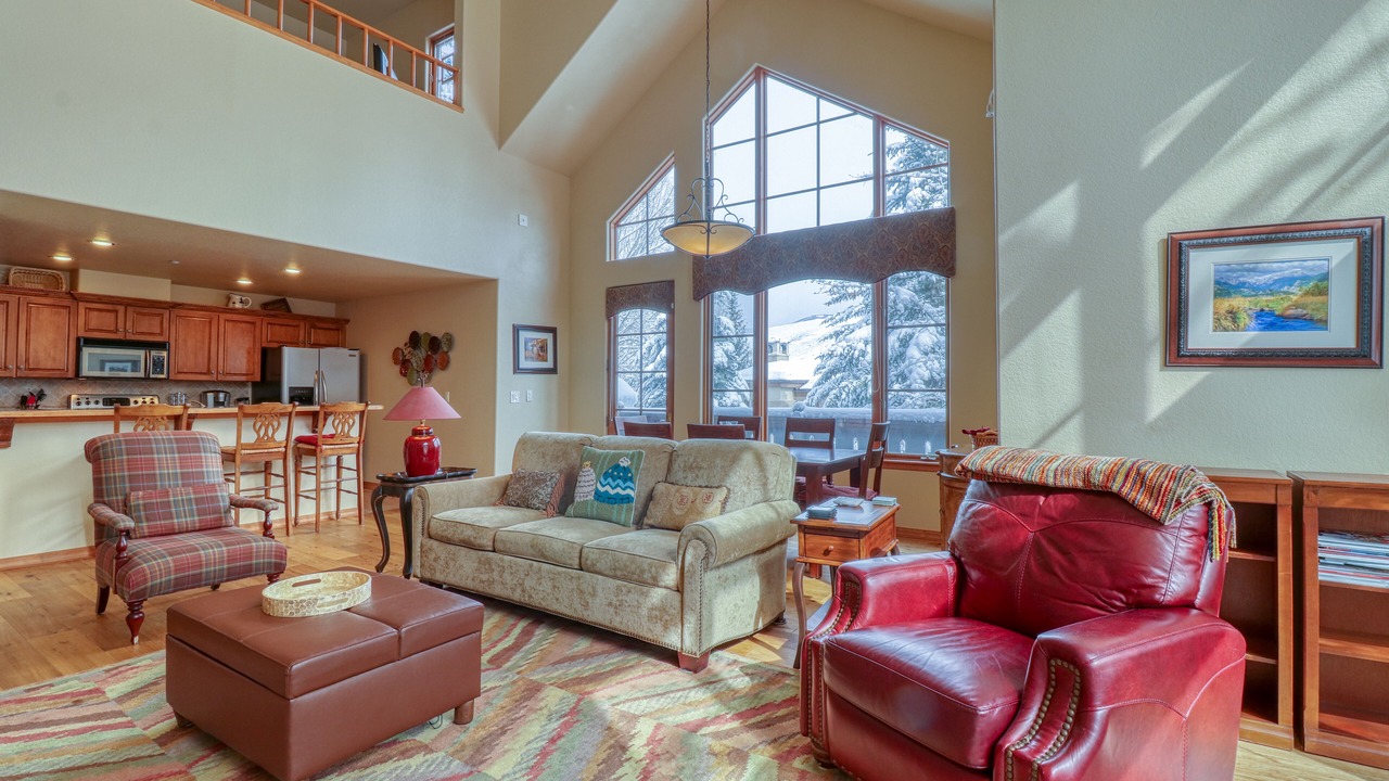 Photo of Livingroom in Edwards