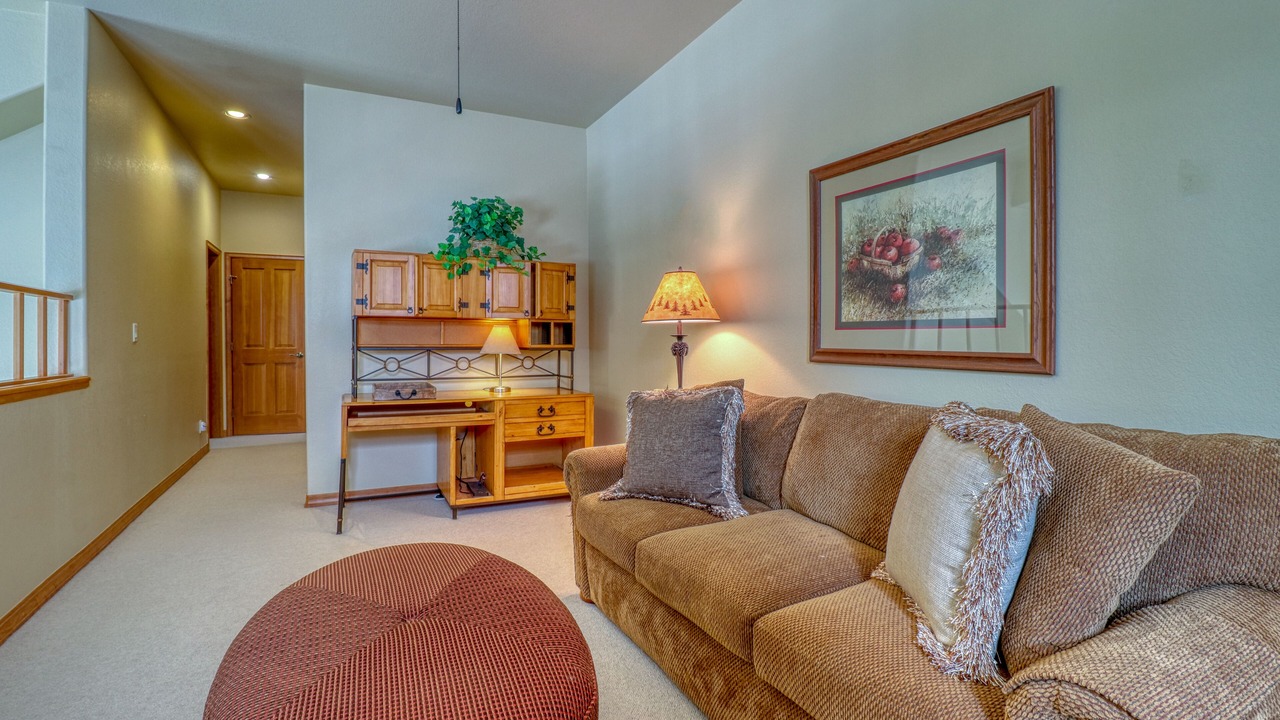 Photo of Livingroom in Edwards