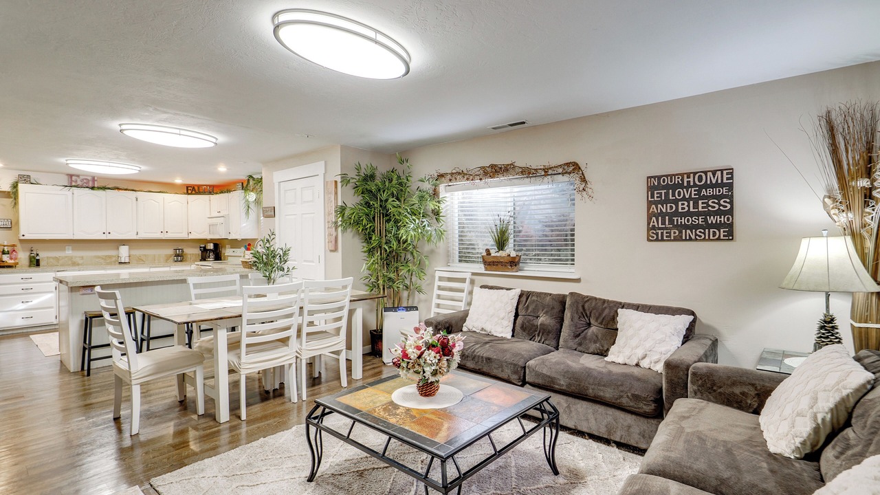 Photo of Livingroom in Bluffdale