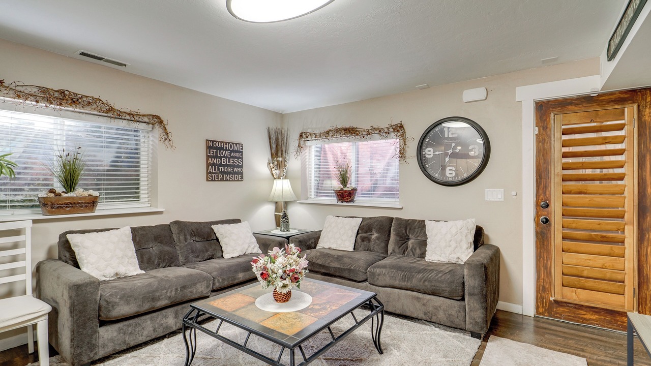 Photo of Livingroom in Bluffdale