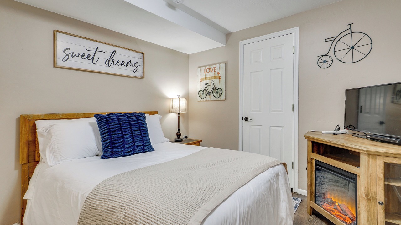 Photo of Bedroom in Bluffdale