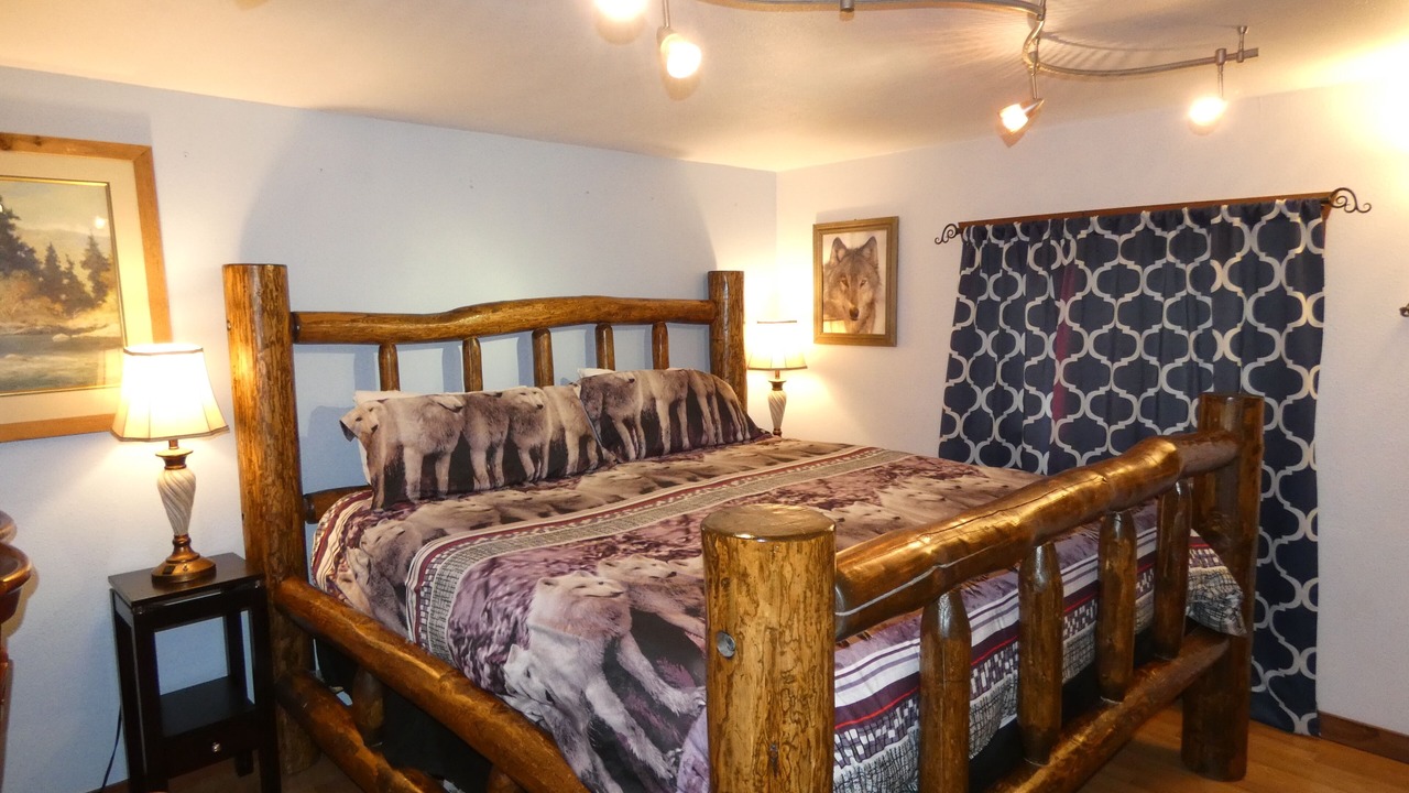 Photo of Bedroom in West Yellowstone