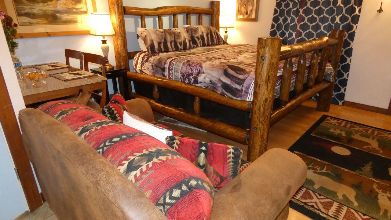 Photo of Bedroom in West Yellowstone