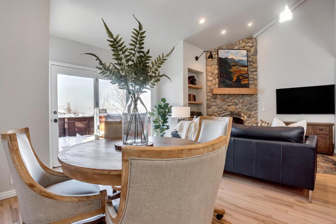 Photo of Livingroom in Cottonwood Heights