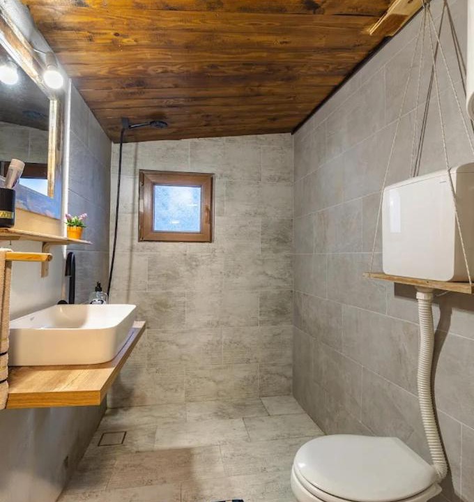 Photo of Bathroom in Karuc