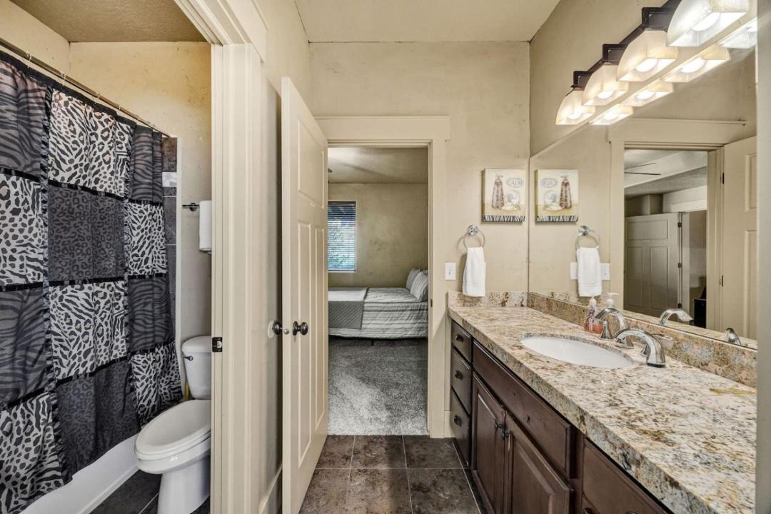 Photo of Bathroom in Garden City
