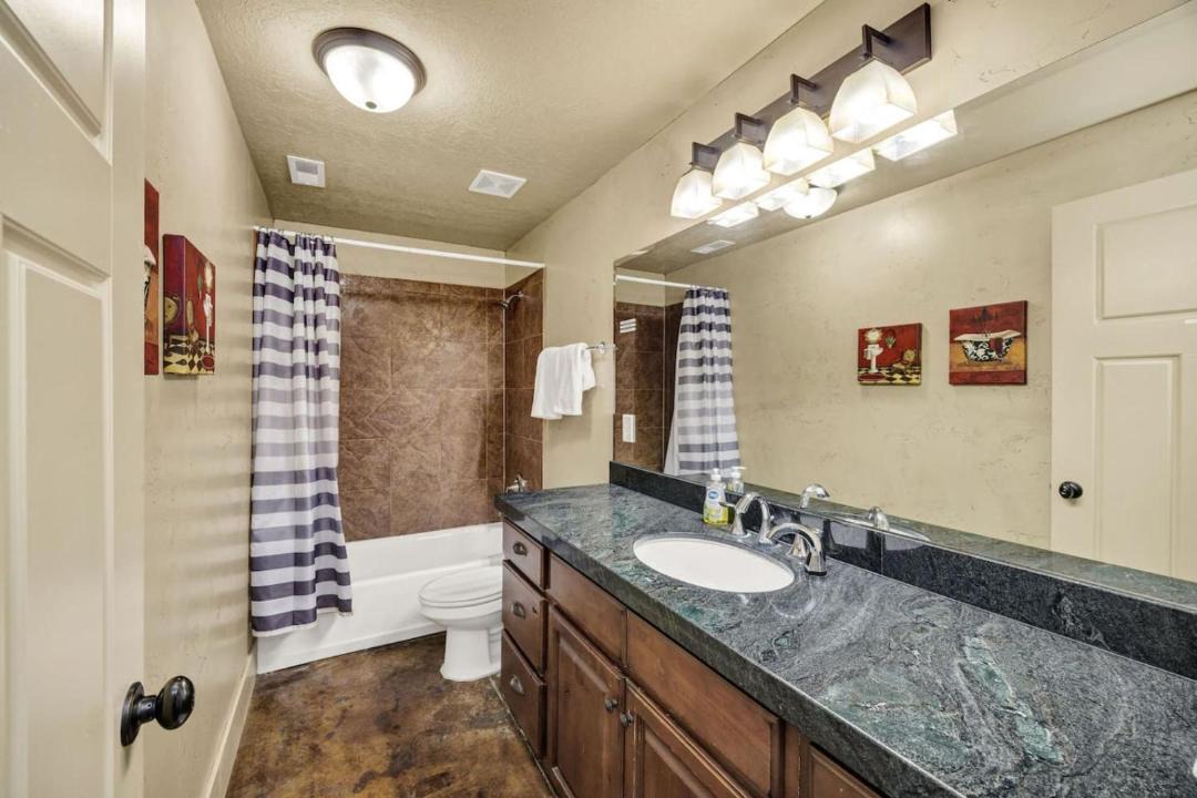 Photo of Bathroom in Garden City