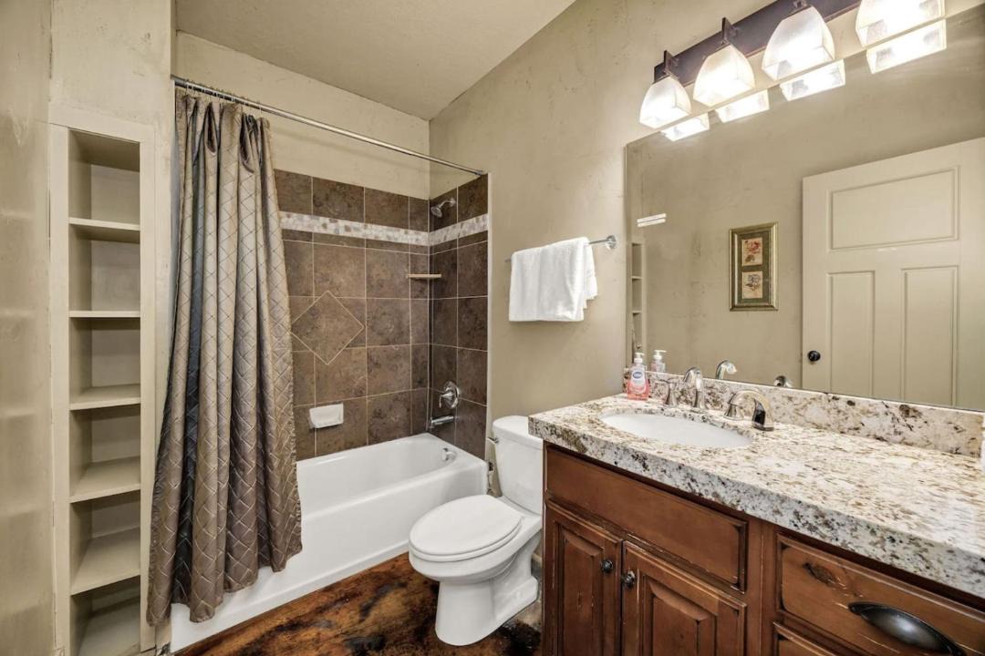 Photo of Bathroom in Garden City