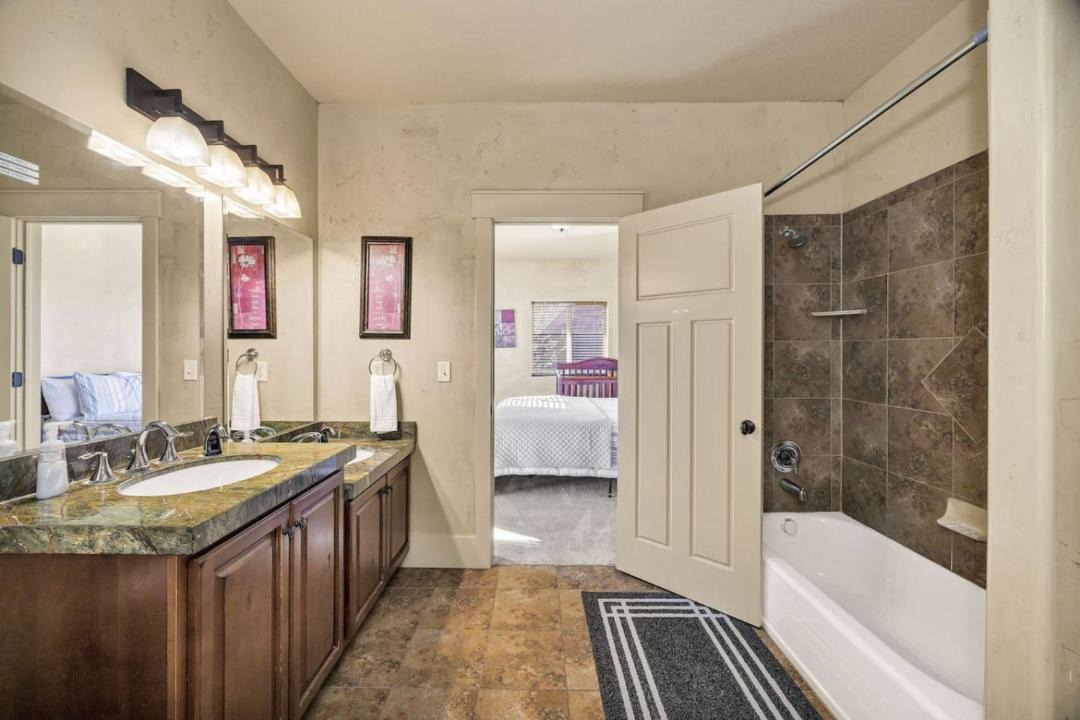 Photo of Bathroom in Garden City