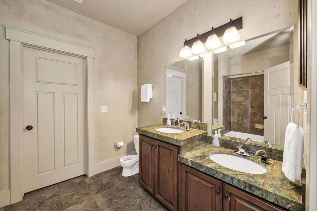 Photo of Bathroom in Garden City