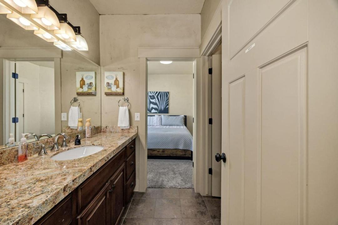 Photo of Bathroom in Garden City
