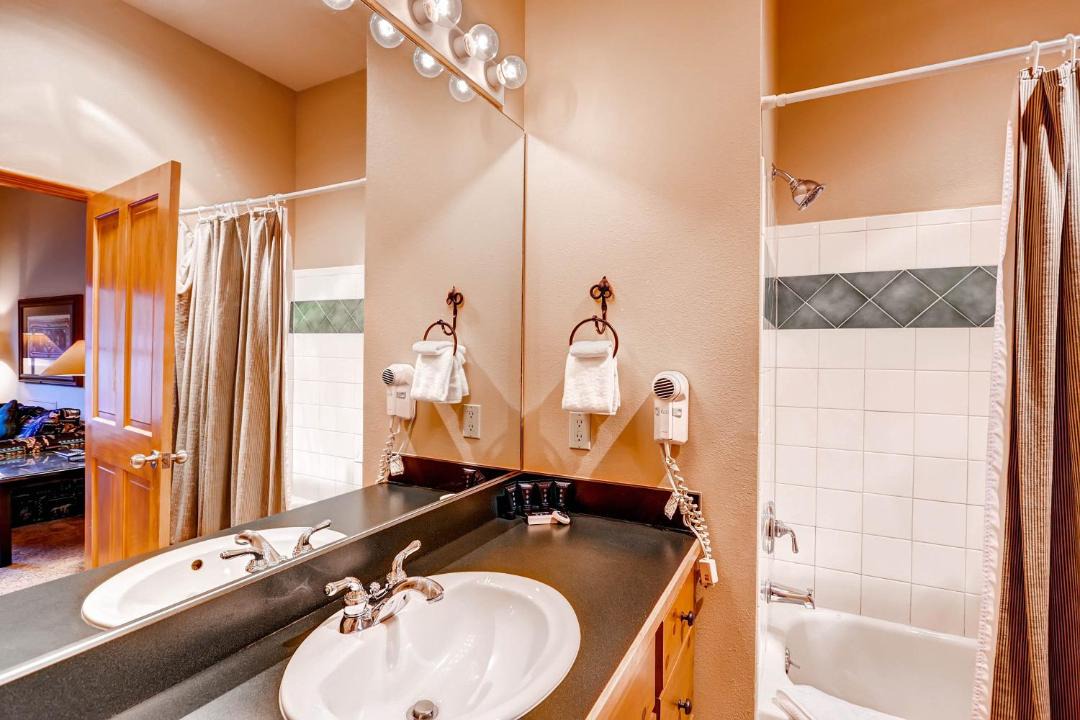 Photo of Bathroom in River Run