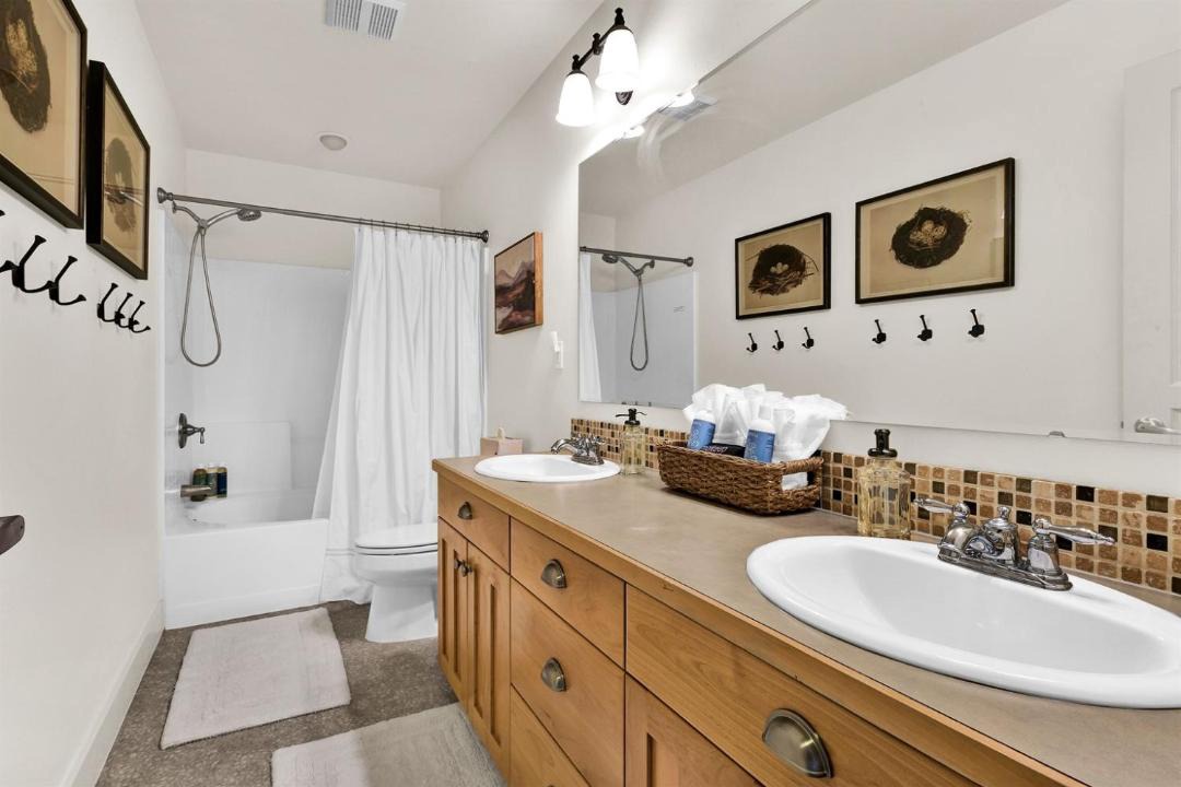 Photo of Bathroom in Garden City