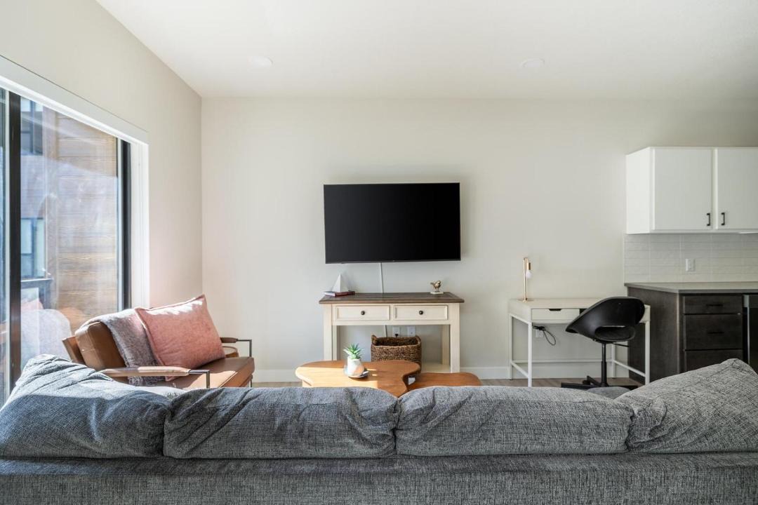 Photo of Bedroom in People's Freeway