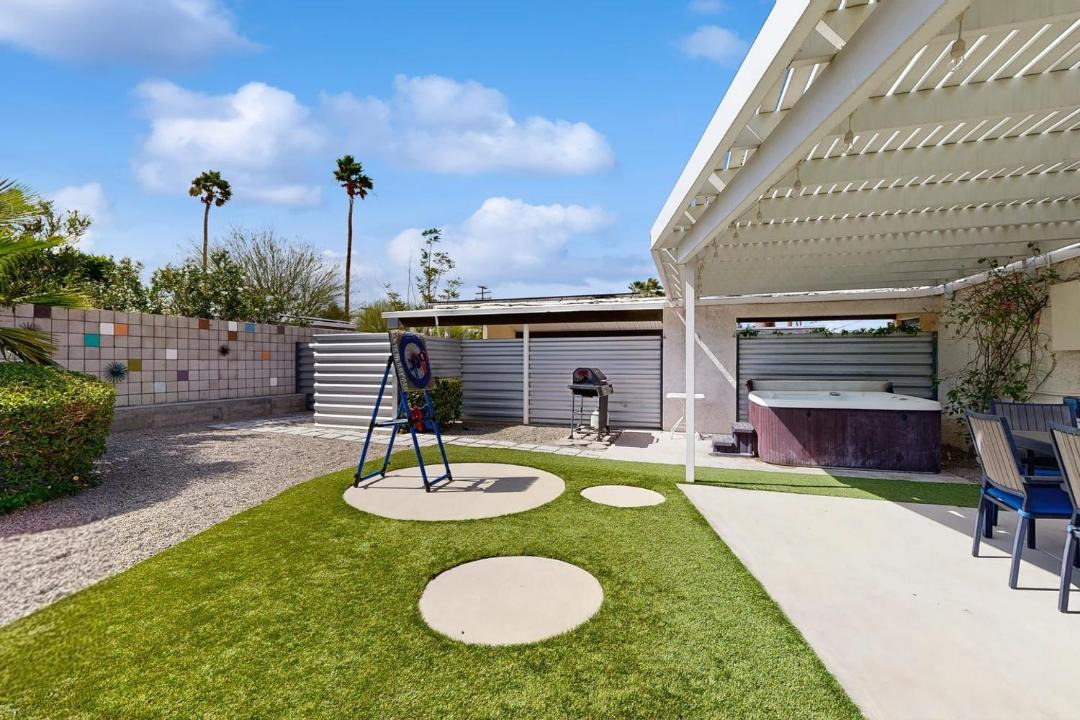 Photo of Others in Racquet Club Estates